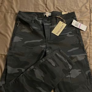 Gray camo skinny pants